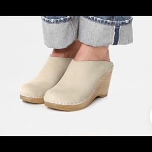 No. 6 New School Clogs on Wedge in Chalk 39/8.5